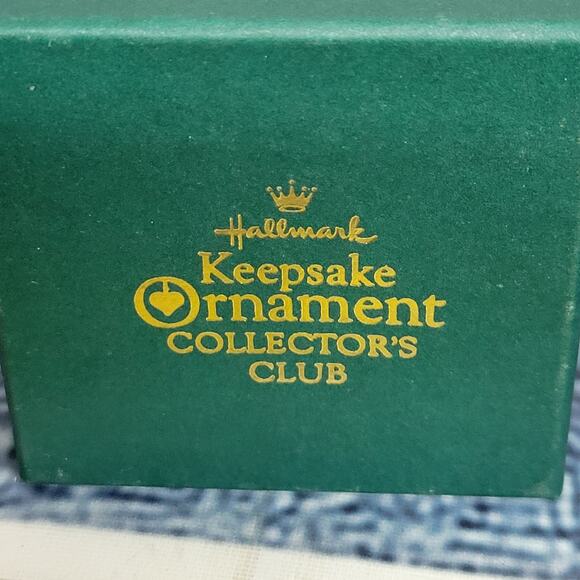Vintage 1991 Hallmark ornament collectors club pin - Picture 4 of 5
